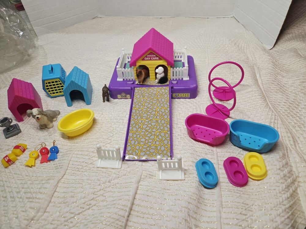 Moose Mountain Toys Doggie Day Care 1997 RARE Playset Vtg Y2k Htf